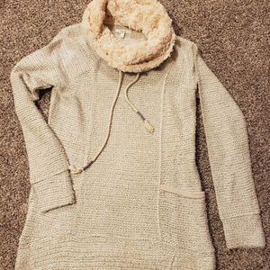 Maurice's top sweater very warm. Size small like new!!! Cream color 😍 💕